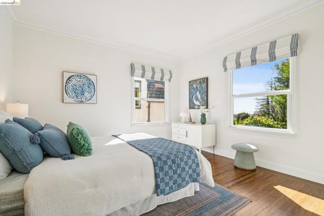 6080 Ocean View Drive, Oakland, CA 94618