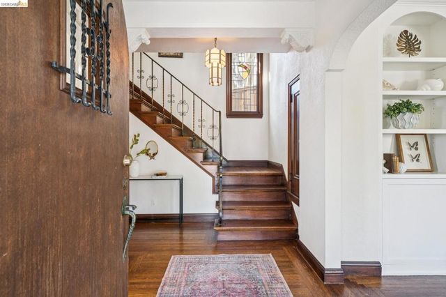 6080 Ocean View Drive, Oakland, CA 94618