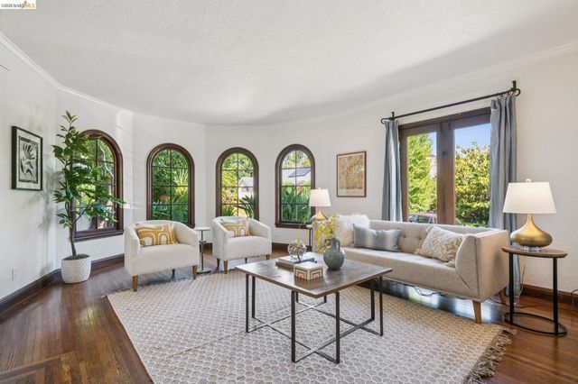 6080 Ocean View Drive, Oakland, CA 94618