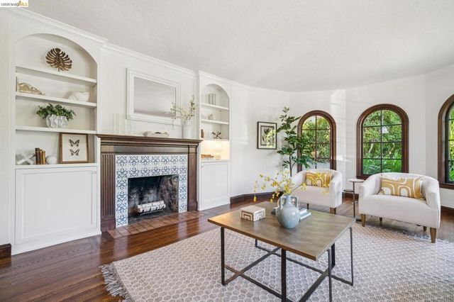 6080 Ocean View Drive, Oakland, CA 94618