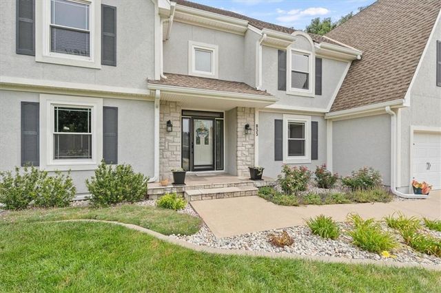 833 NW High Point Drive, Lee's Summit, MO 64081