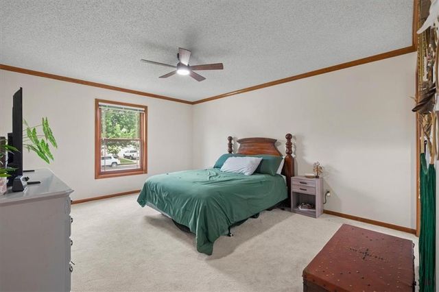 833 NW High Point Drive, Lee's Summit, MO 64081