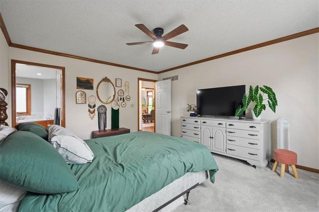 833 NW High Point Drive, Lee's Summit, MO 64081