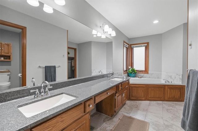 833 NW High Point Drive, Lee's Summit, MO 64081