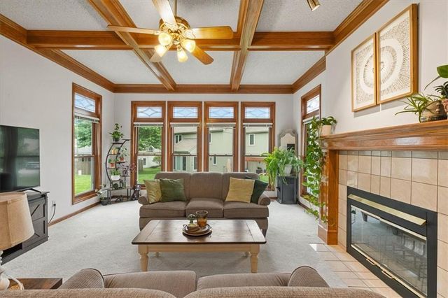 833 NW High Point Drive, Lee's Summit, MO 64081