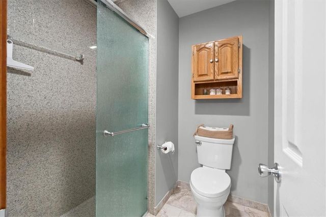 833 NW High Point Drive, Lee's Summit, MO 64081