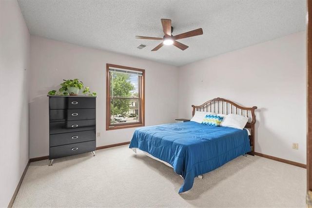 833 NW High Point Drive, Lee's Summit, MO 64081