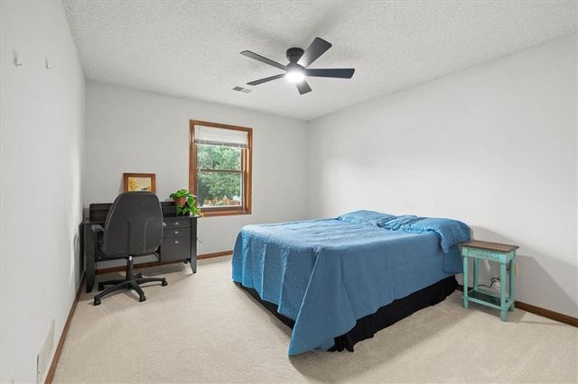 833 NW High Point Drive, Lee's Summit, MO 64081