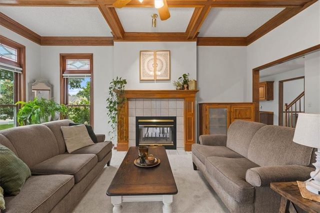 833 NW High Point Drive, Lee's Summit, MO 64081
