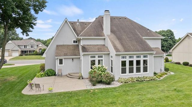 833 NW High Point Drive, Lee's Summit, MO 64081