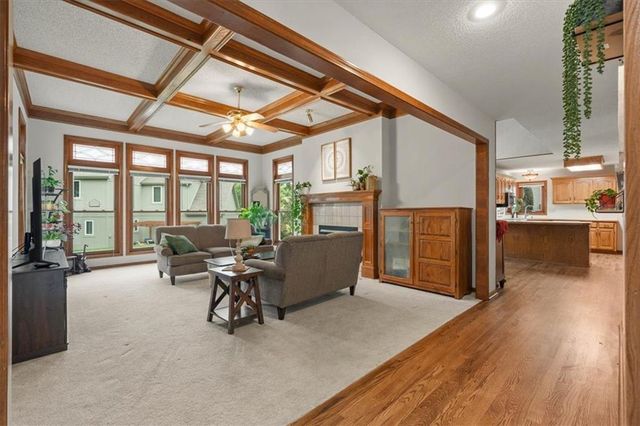 833 NW High Point Drive, Lee's Summit, MO 64081