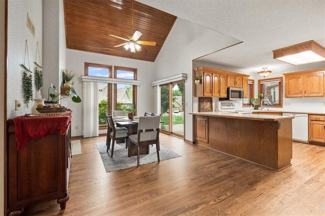 833 NW High Point Drive, Lee's Summit, MO 64081