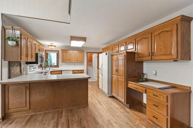 833 NW High Point Drive, Lee's Summit, MO 64081