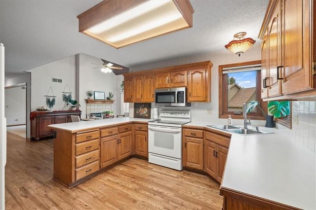 833 NW High Point Drive, Lee's Summit, MO 64081