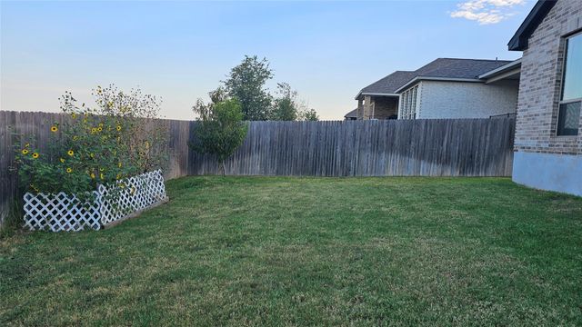 145 Cyrus Milton Dr, Buda, TX 78610