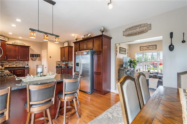 132 Edgewood Dr, New Stanton, PA 15672