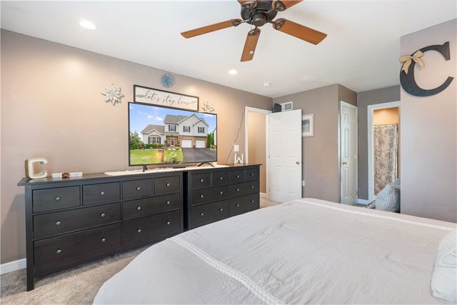 132 Edgewood Dr, New Stanton, PA 15672