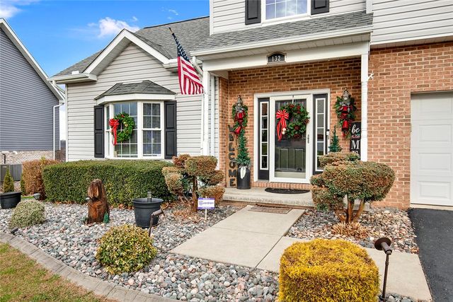 132 Edgewood Dr, New Stanton, PA 15672