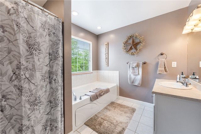 132 Edgewood Dr, New Stanton, PA 15672