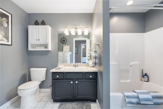 132 Edgewood Dr, New Stanton, PA 15672