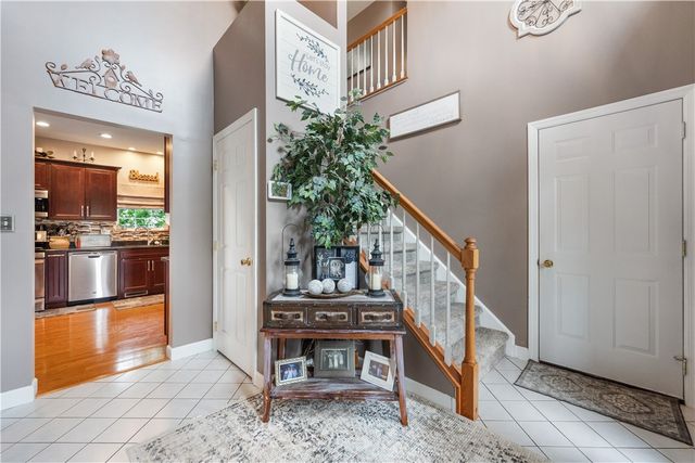 132 Edgewood Dr, New Stanton, PA 15672