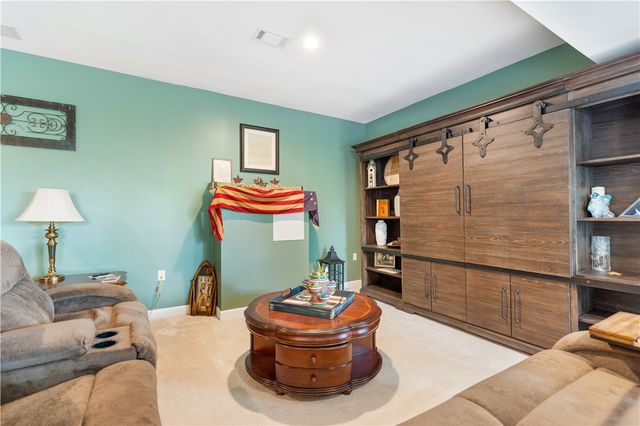 132 Edgewood Dr, New Stanton, PA 15672