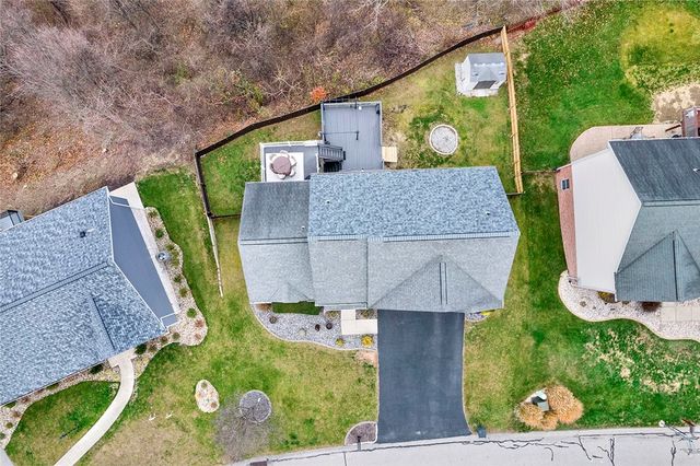 132 Edgewood Dr, New Stanton, PA 15672