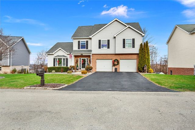 132 Edgewood Dr, New Stanton, PA 15672