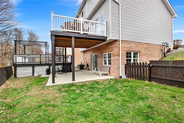 132 Edgewood Dr, New Stanton, PA 15672