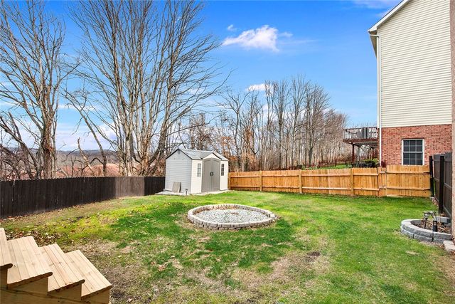 132 Edgewood Dr, New Stanton, PA 15672