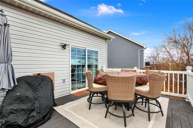 132 Edgewood Dr, New Stanton, PA 15672