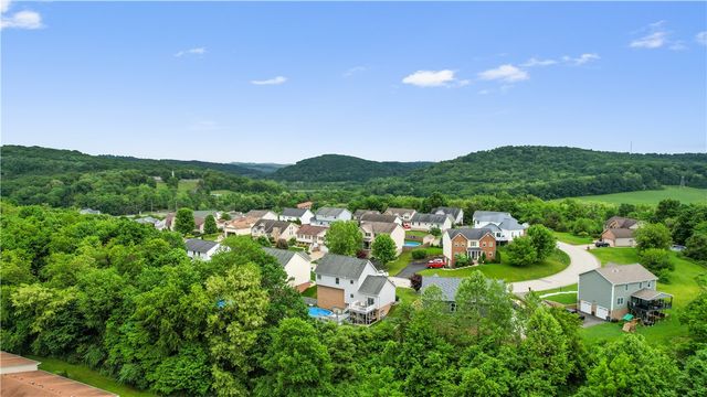 132 Edgewood Dr, New Stanton, PA 15672