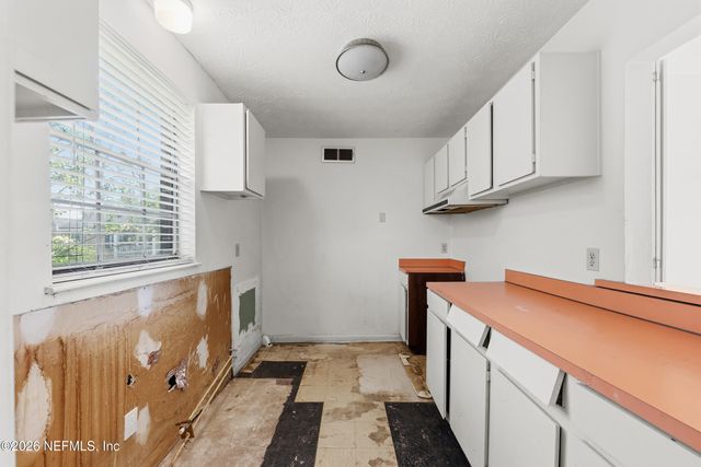4358 TIMUQUANA Road 187, Jacksonville, FL 32210