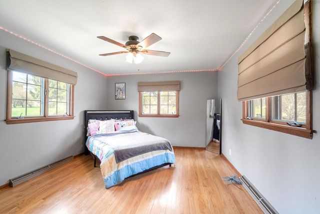 2526 W Dunwood ROAD, Glendale, WI 53209