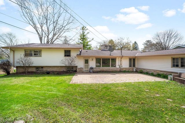 2526 W Dunwood ROAD, Glendale, WI 53209