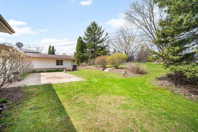 2526 W Dunwood ROAD, Glendale, WI 53209
