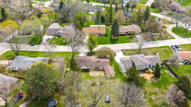 2526 W Dunwood ROAD, Glendale, WI 53209