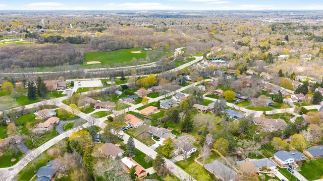 2526 W Dunwood ROAD, Glendale, WI 53209