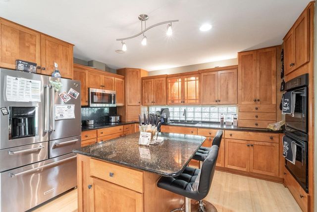 2526 W Dunwood ROAD, Glendale, WI 53209