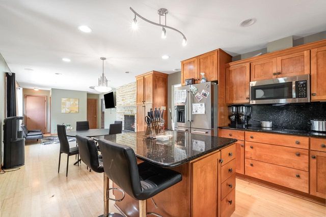 2526 W Dunwood ROAD, Glendale, WI 53209