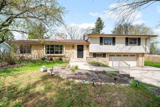 2526 W Dunwood ROAD, Glendale, WI 53209