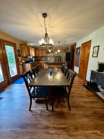 9434 N BOATMAN HILL RD, Columbia, MO 65202