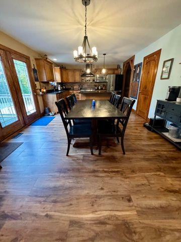 9434 N BOATMAN HILL RD, Columbia, MO 65202