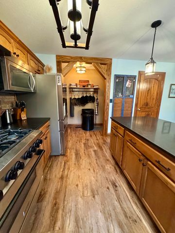 9434 N BOATMAN HILL RD, Columbia, MO 65202