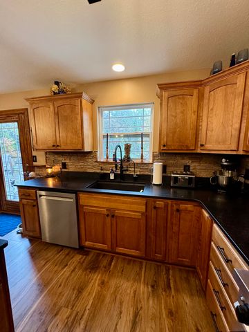 9434 N BOATMAN HILL RD, Columbia, MO 65202