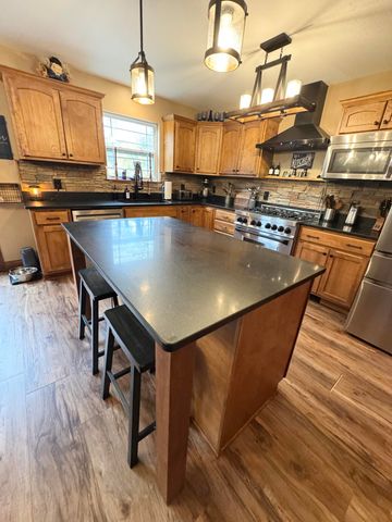 9434 N BOATMAN HILL RD, Columbia, MO 65202