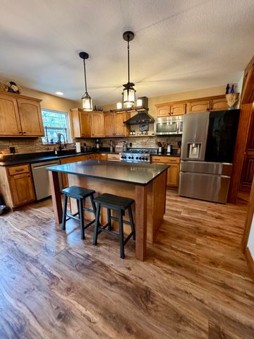 9434 N BOATMAN HILL RD, Columbia, MO 65202