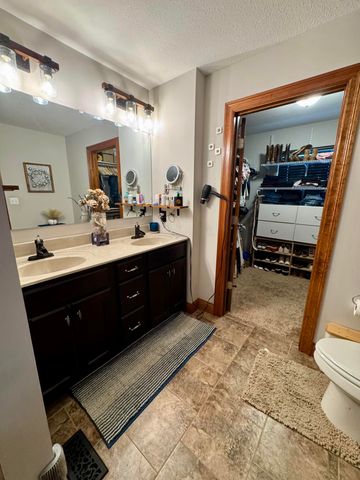 9434 N BOATMAN HILL RD, Columbia, MO 65202