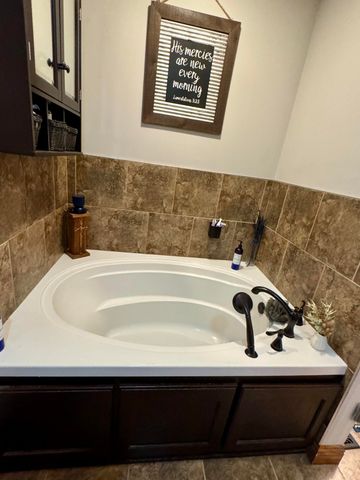 9434 N BOATMAN HILL RD, Columbia, MO 65202