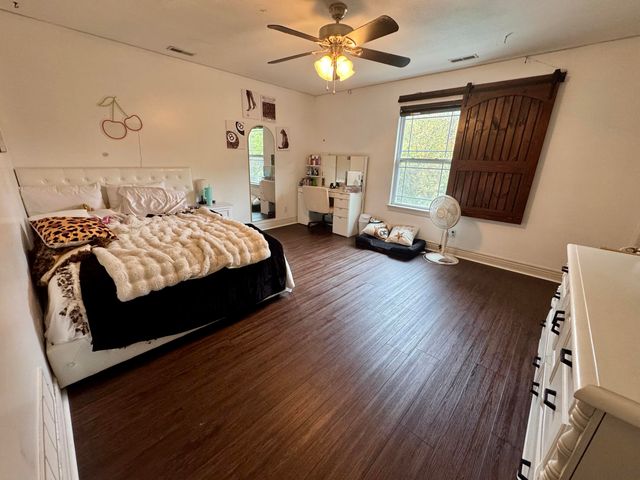 9434 N BOATMAN HILL RD, Columbia, MO 65202